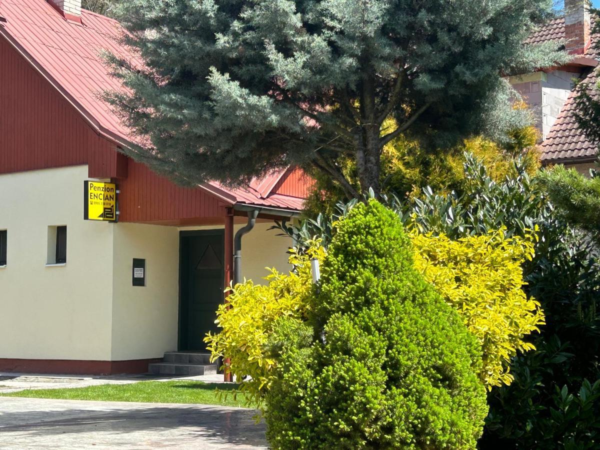 Penzion Encian Blatnica Екстериор снимка